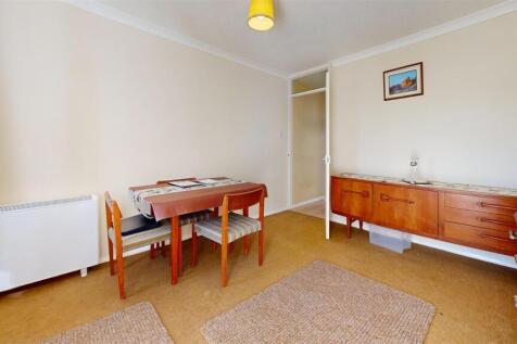 7-Tobys-Close-Bedroom 2.jpg