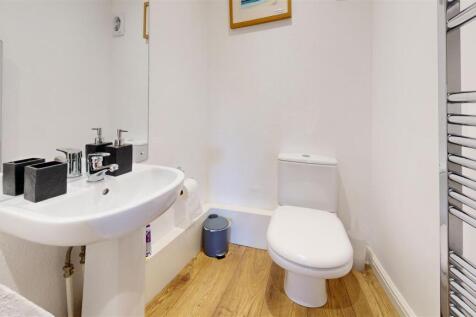 Bathroom (1).jpg