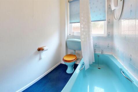 11-Weare-Close-Bathroom.jpg