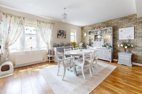-Alm-Place-Dining-Room 1.jpg