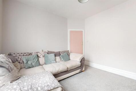Lounge 075844.jpg