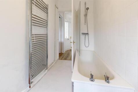 45a-Straits-Bathroom 1.jpg