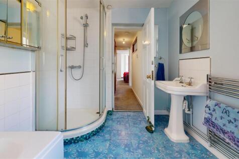 96-Fortuneswell-Bathroom.jpg