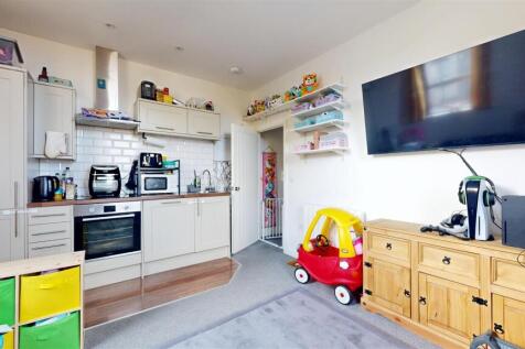 8-Yew-Tree-House-08262025_114241.jpg