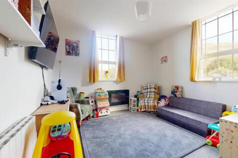 8-Yew-Tree-House-08262025_114159.jpg