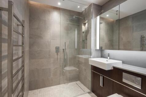 31 Thornes House - Shower.jpg
