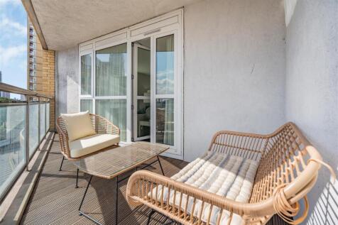 circus_balcony2.jpg