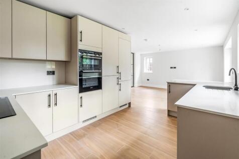 8-Stovell-Place-13.jpg