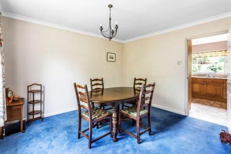 DINING ROOM.jpg