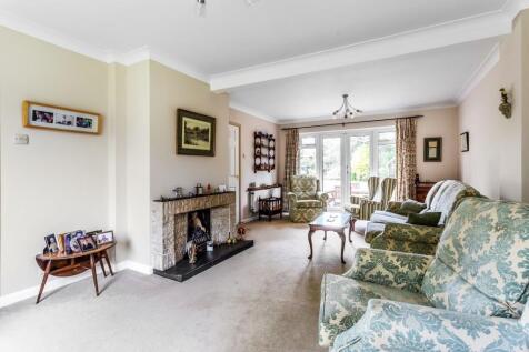 LIVING ROOM2.jpg