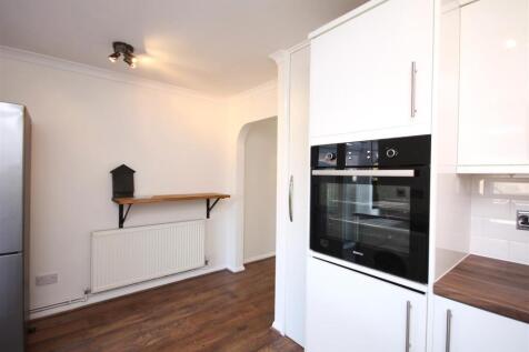 Kitchen bar.JPG