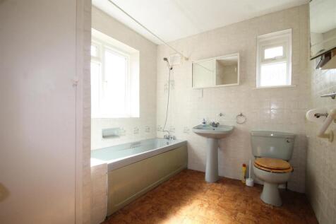 .bathroom.JPG