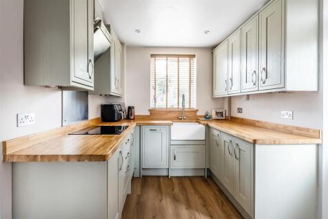 10-Middlemead-Road-12.jpg