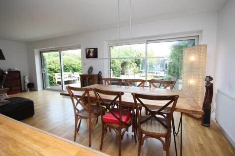 .dining area.JPG