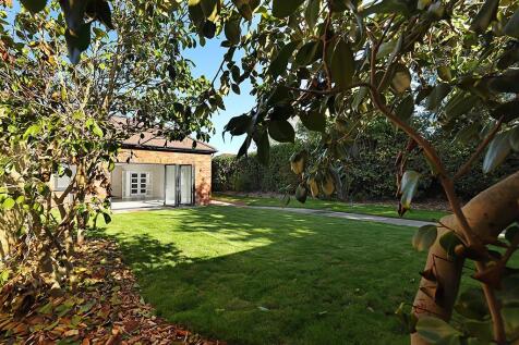 No.1-KennelClose-Sept25-8184 2.jpg