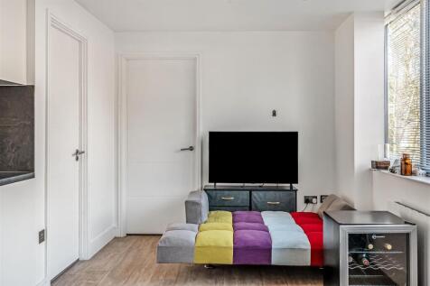 Flat-11-9-The-Street-6.jpg