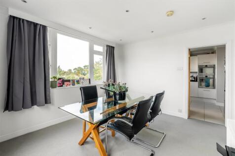 67-Sandown-Lodge-13.jpg