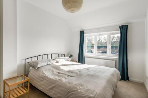 6-Oakdene-Close-18.jpg