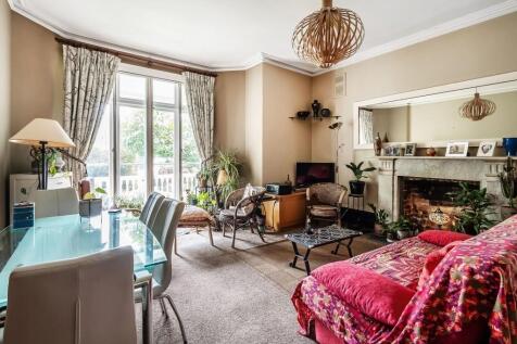 Flat-2-4-Knoll-Road-6.jpg
