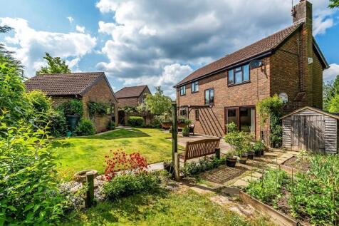 94-Wildcroft-Drive-8.jpg