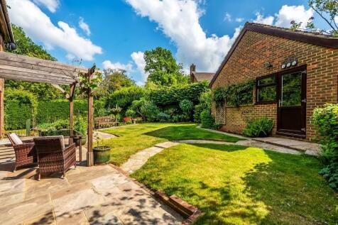 94-Wildcroft-Drive-1.jpg