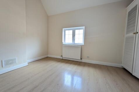 Bedroom 1.jpg