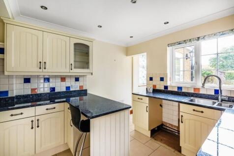 24-Oakdene-Close-13.jpg