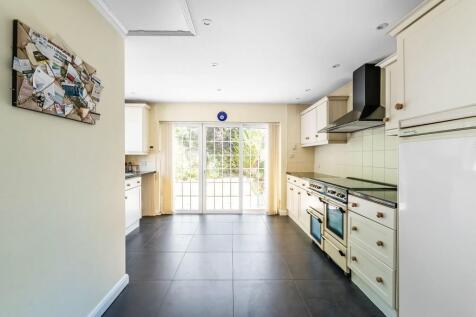 Kitchen 1.jpg