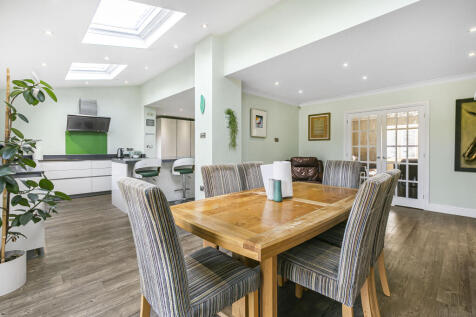 Kitchen/dining