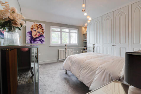 Principal bedroom