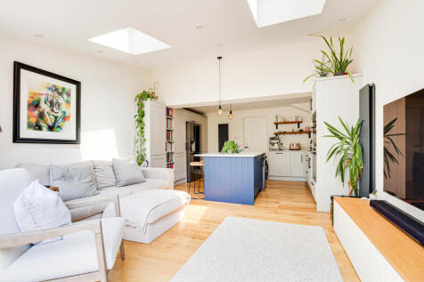 Lounge/Kitchen
