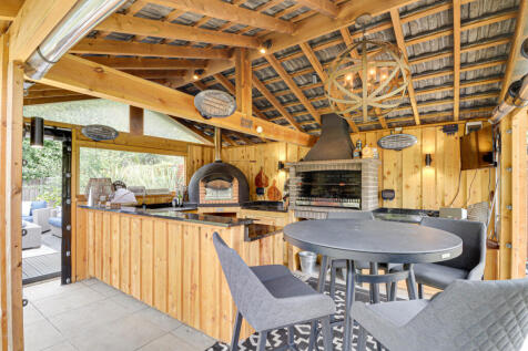 Outdoor Kitchen