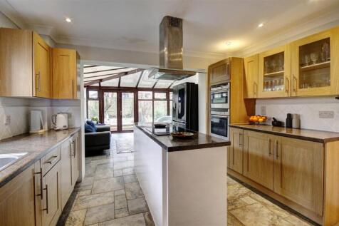 Kitchen 2.jpg
