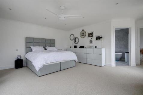 Main Bedroom 2.jpg