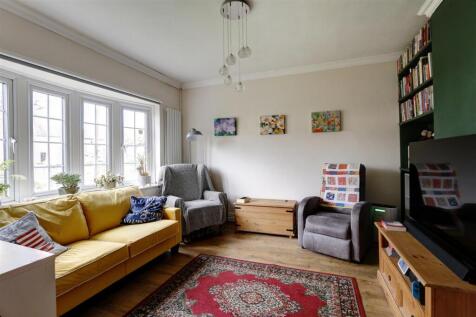 Family/Dining Room: