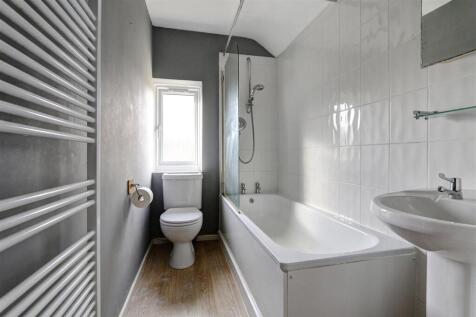 En Suite Bathroom: