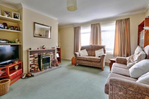 Sitting/Dining Room: