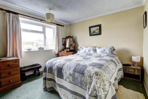Bedroom 1.jpg