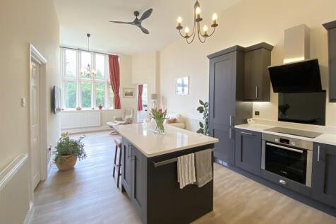 Living Room &amp; Kitchen Area: