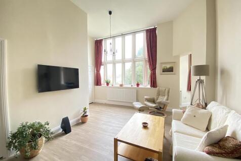 Living Room &amp; Kitchen Area: