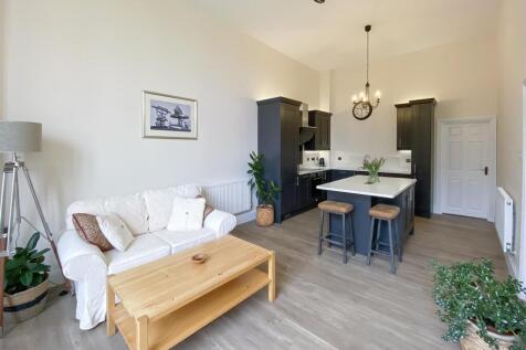 Living Room &amp; Kitchen Area: