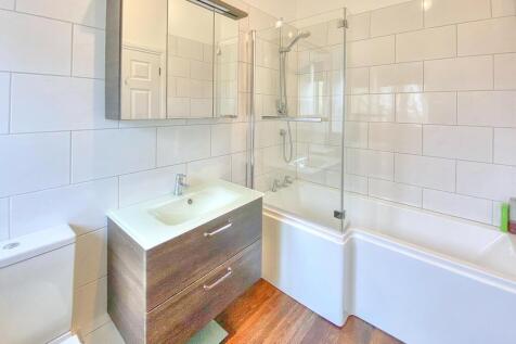 En Suite Bathroom: