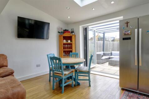Dining Area.jpg