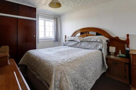 Bedroom 1.jpg