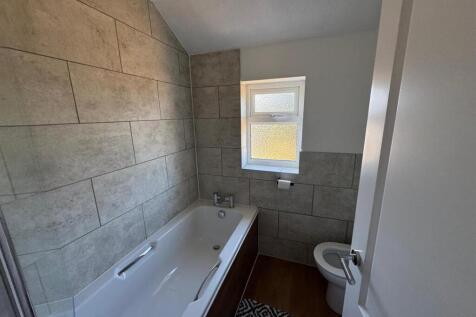 Bathroom 2.jpeg