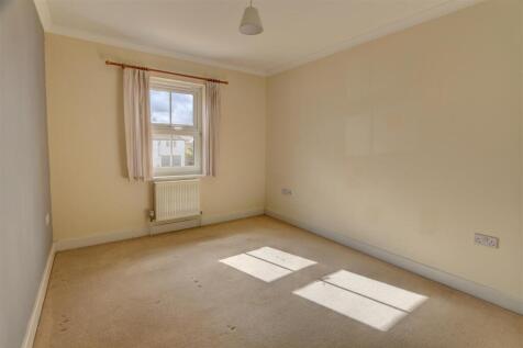 Bedroom 1.jpg