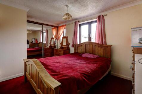 Bedroom 1.jpg