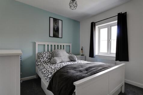 Bedroom 1.jpg