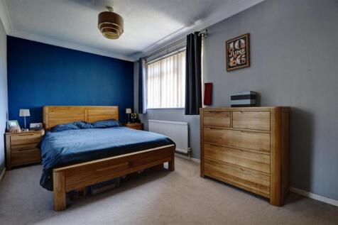 Bedroom 1.jpg
