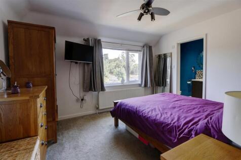 Bedroom 1.jpg